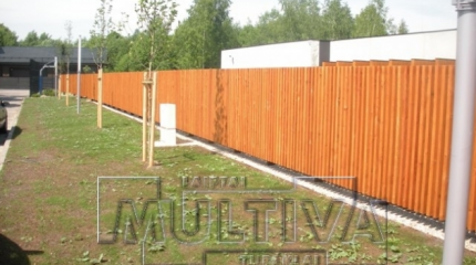 Medinės tvoros - tai dar neatgyvenęs turto apsaugos ir puosybos elementas