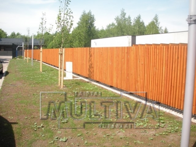 Medinės tvoros - tai dar neatgyvenęs turto apsaugos ir puosybos elementas